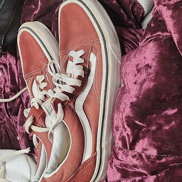 Red and white vans - Picture 3 of 3